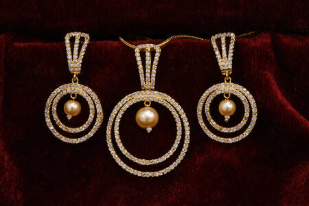 Pendant and earrings on red velvet