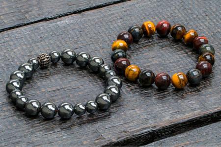 Bracciali in pietra naturale in tavola