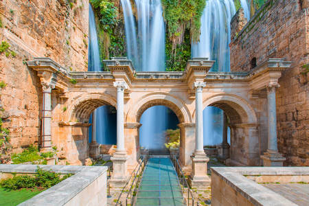 La porte d'Hadrien à Antalya