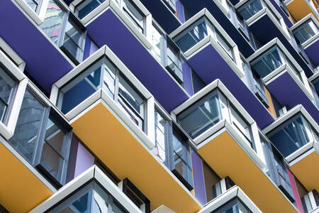 Fachada de un edificio de varios pisos